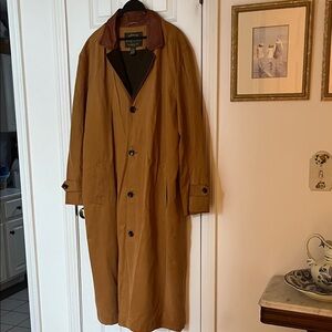 Vintage! Like new!!! Men’s Orvis Tan Trench Coat with wool lining & leather trim